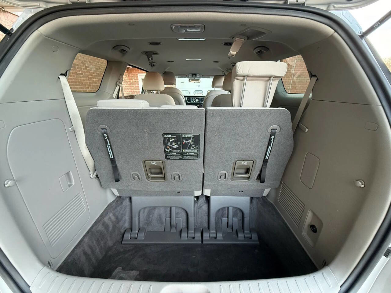 Used 2020 Kia Sedona LX FWD image 21