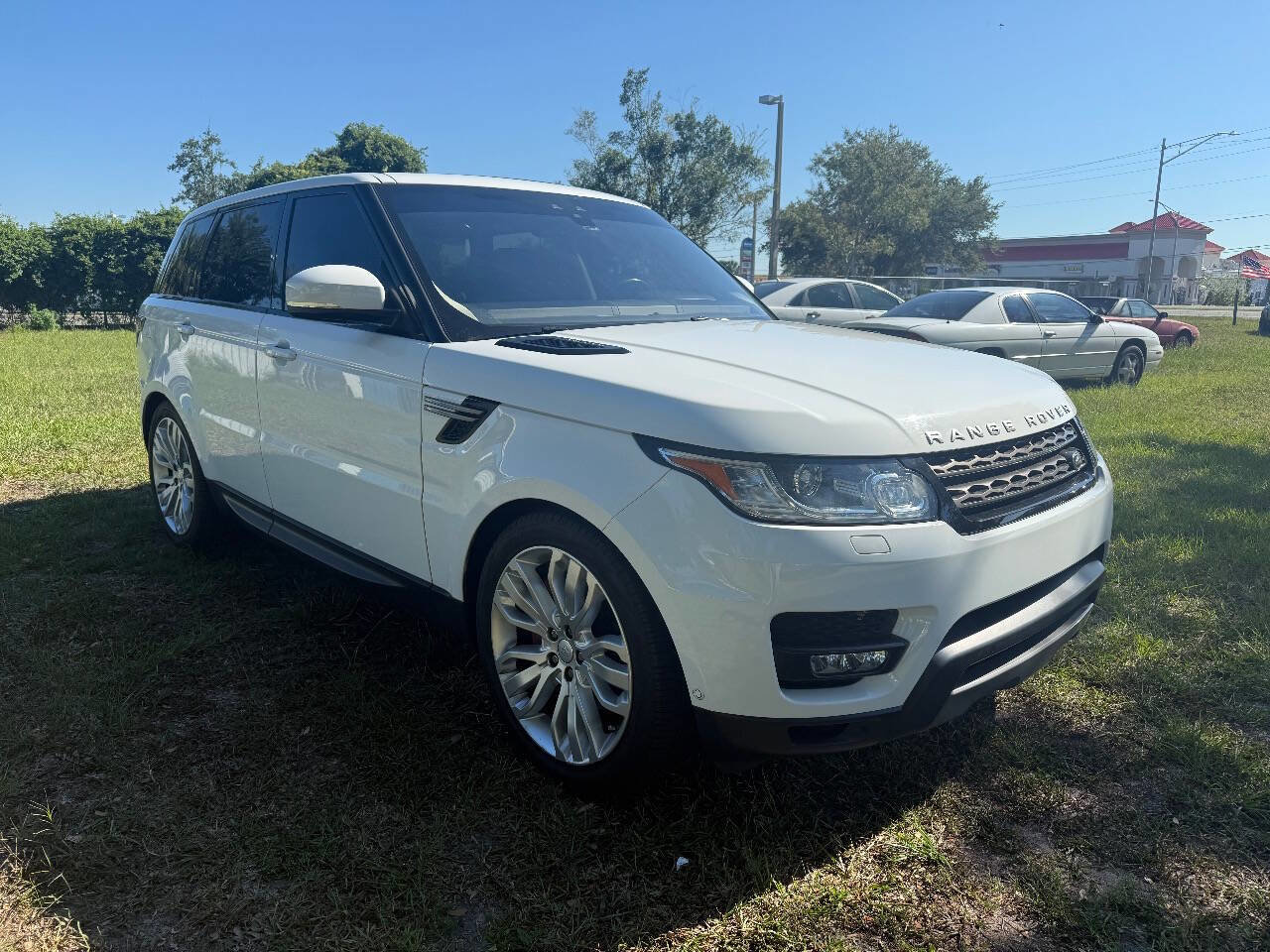Used 2017 Land Rover Range Rover Sport SE image 2