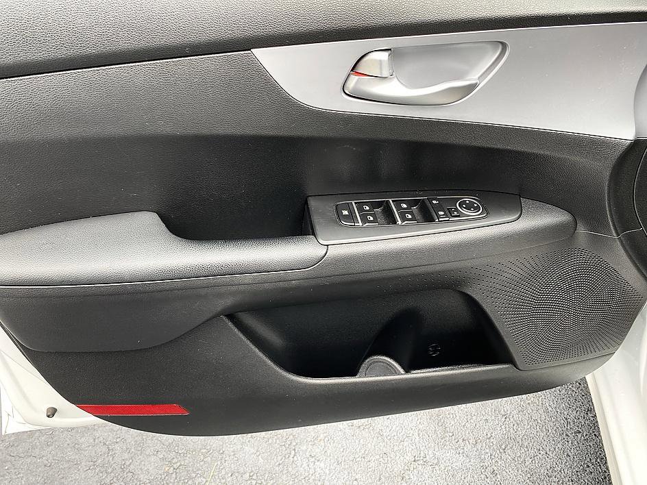 Used 2023 Kia Forte LXS FWD image 9