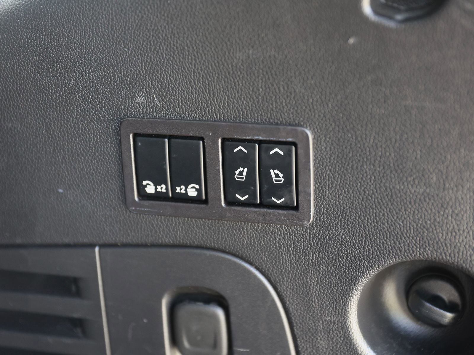 Used 2017 Cadillac Escalade Premium Luxury AWD/4WD image 15