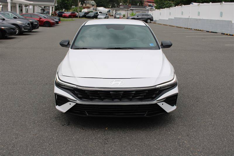 Used 2025 Hyundai Elantra SEL FWD image 2