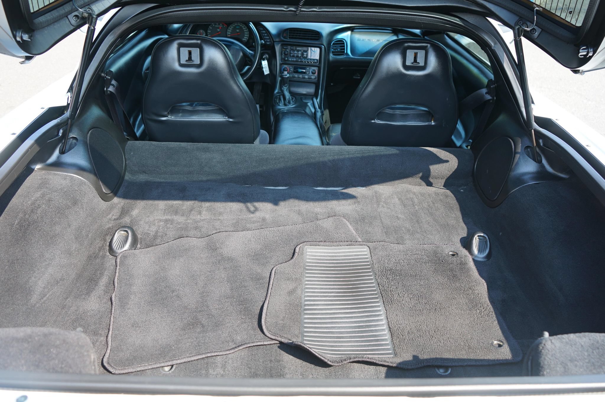 Used 1997 Chevrolet Corvette Coupe w/ Memory Pkg RWD image 6
