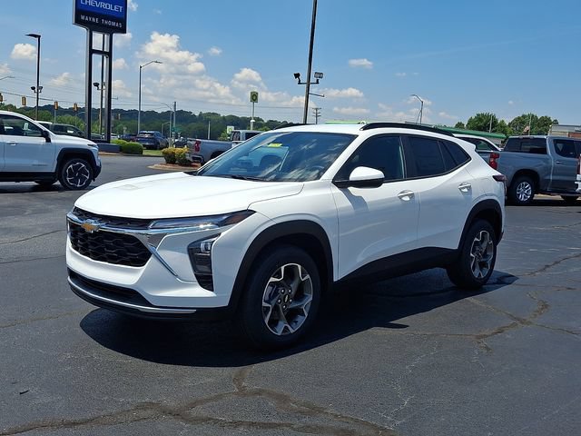 New 2026 Chevrolet Trax LT w/ LT Convenience Package FWD image 3