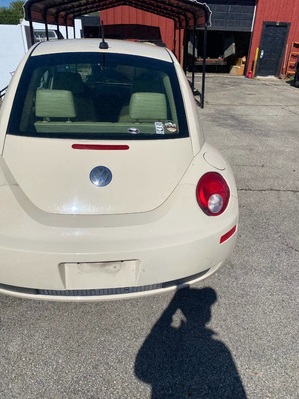 Used 2009 Volkswagen Beetle Coupe FWD image 2