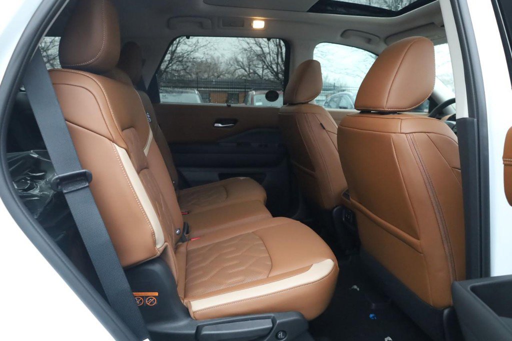 New 2026 Nissan Pathfinder Platinum w/ Cargo Package image 23