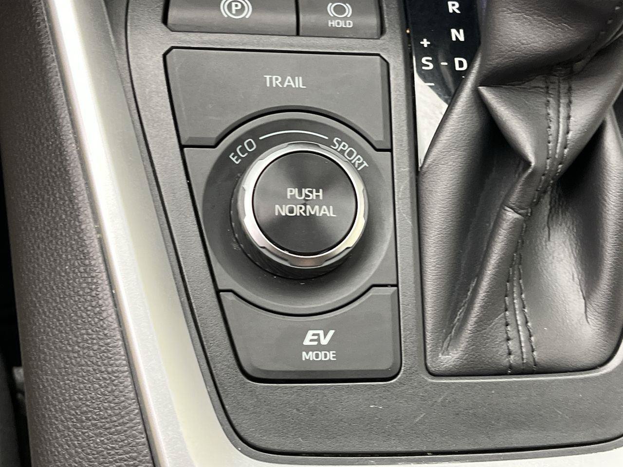 Used 2022 Toyota RAV4 XLE w/ XLE Grade Weather Package AWD/4WD image 15