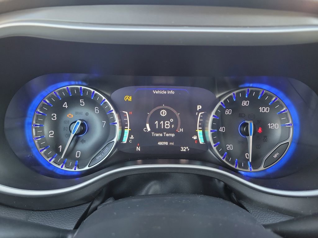 Certified 2024 Chrysler Pacifica Touring-L image 31