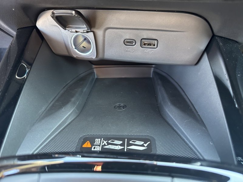 New 2025 Chevrolet Trax RS w/ Sunroof Package image 33