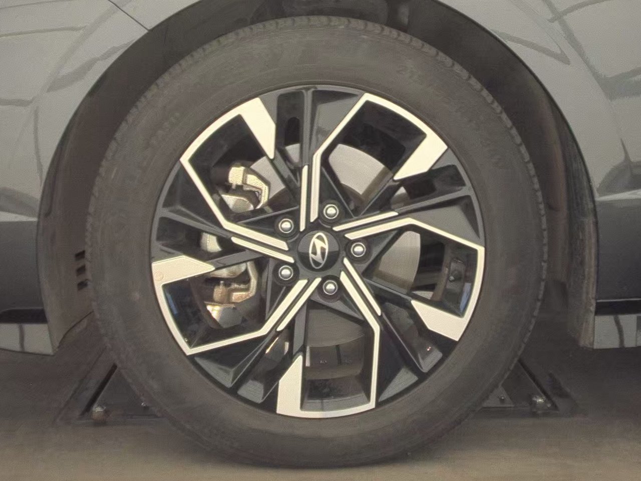 Used 2025 Hyundai Sonata SEL FWD image 2