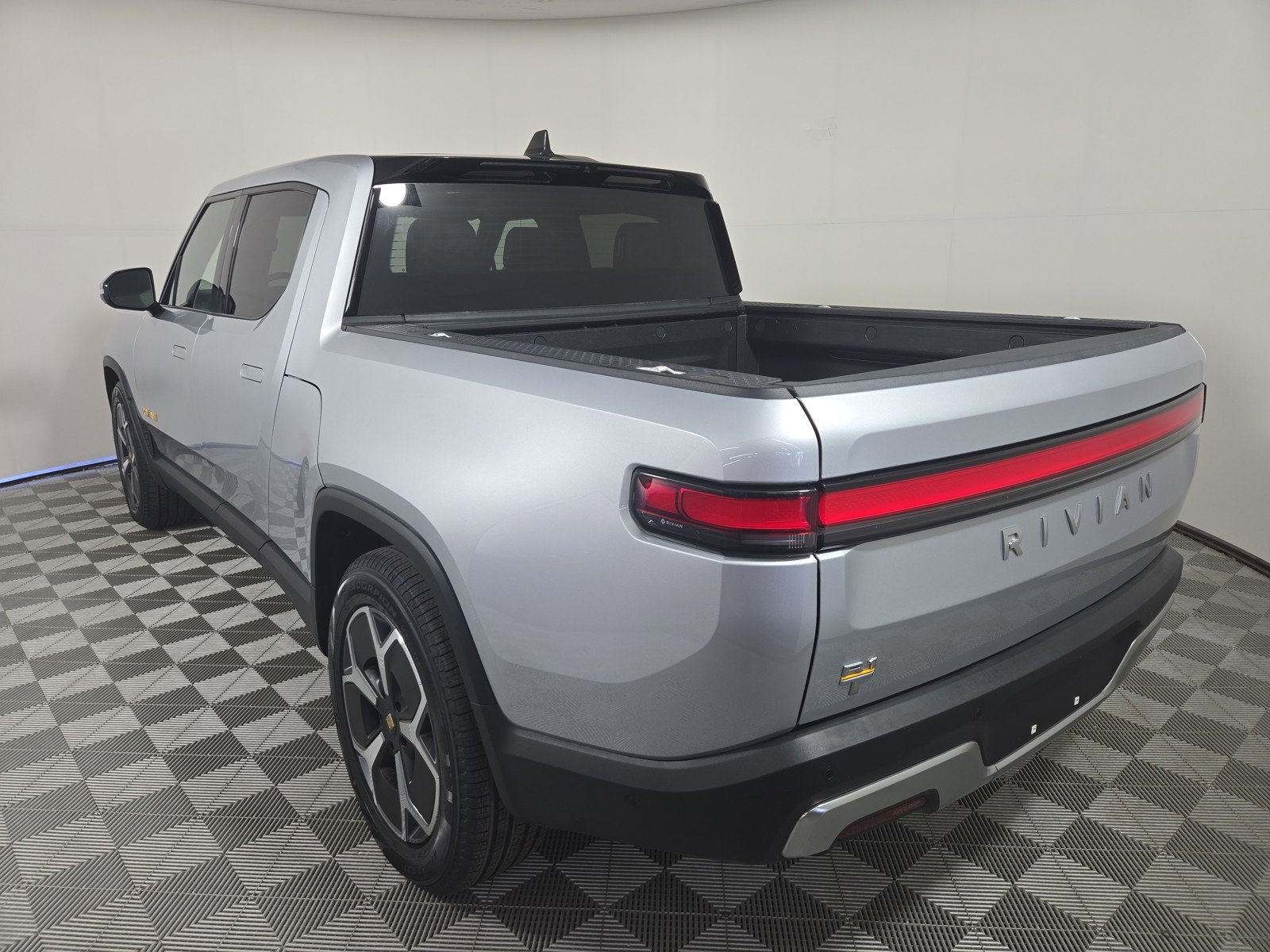 Used 2022 Rivian R1T Launch Edition image 3