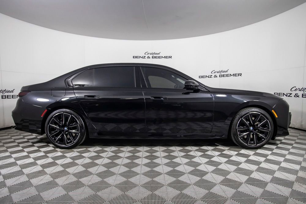 Used 2026 BMW 740i w/ Premium Package RWD image 3