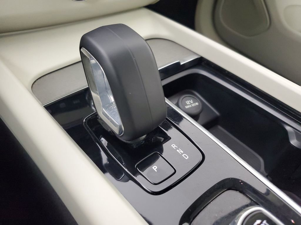 Certified 2023 Volvo XC60 B5 Plus w/ Protection Package Premier AWD/4WD image 33