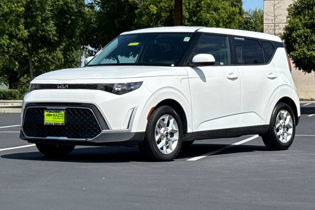 Used 2024 Kia Soul LX w/ Option Group 015 FWD image 16