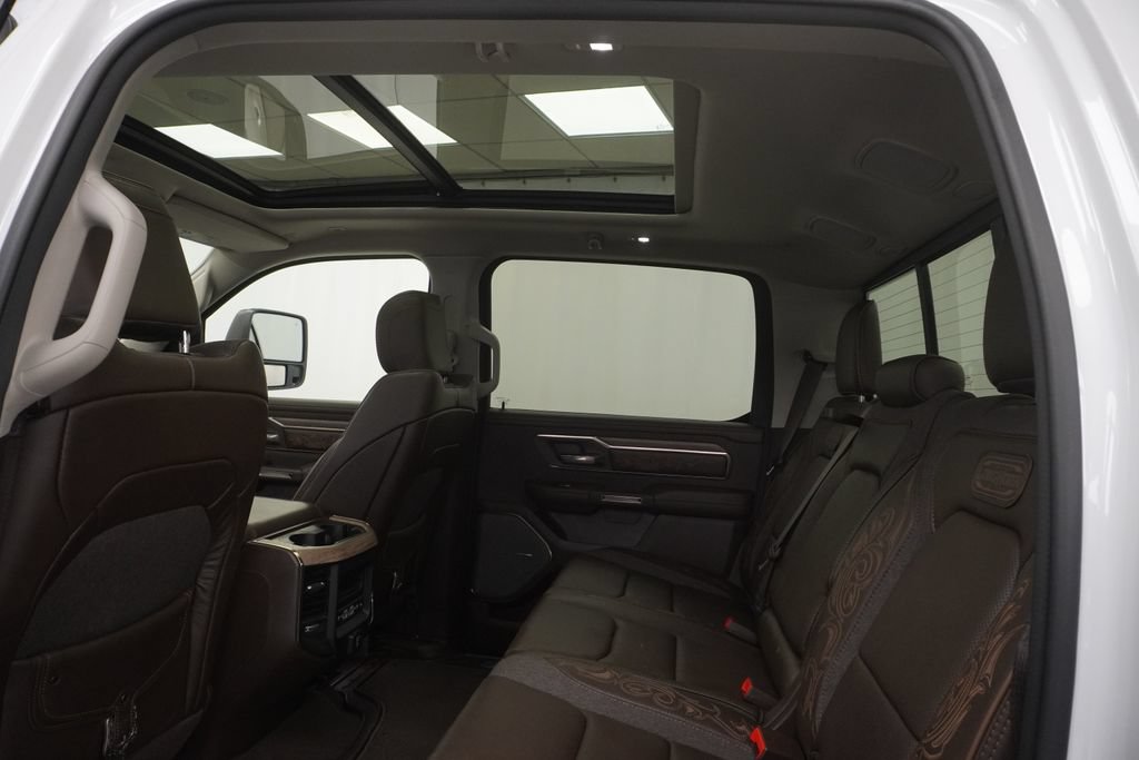 Used 2025 RAM 1500 Limited AWD/4WD image 3