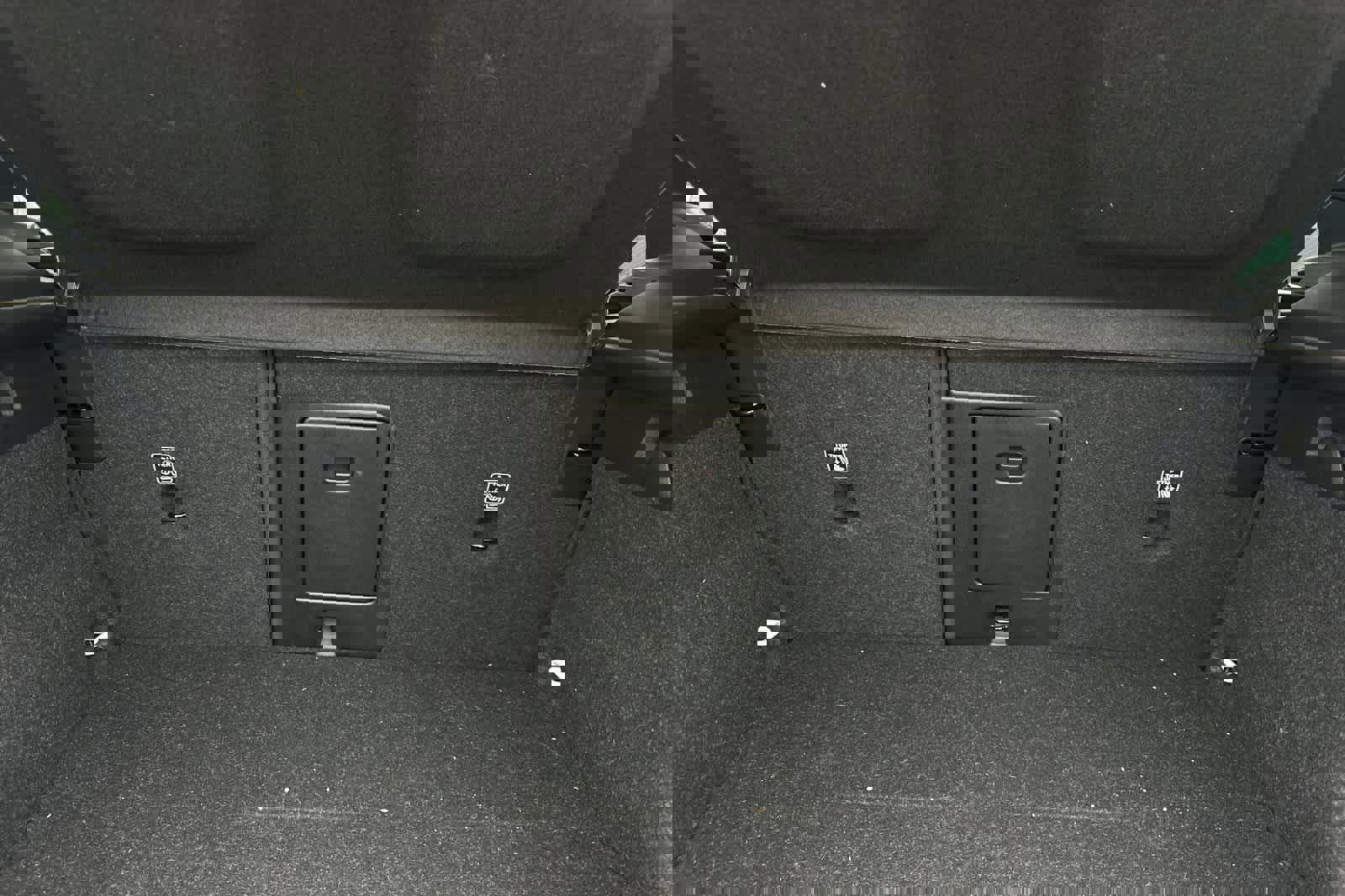 Used 2022 Volvo XC40 P8 Recharge Plus image 17