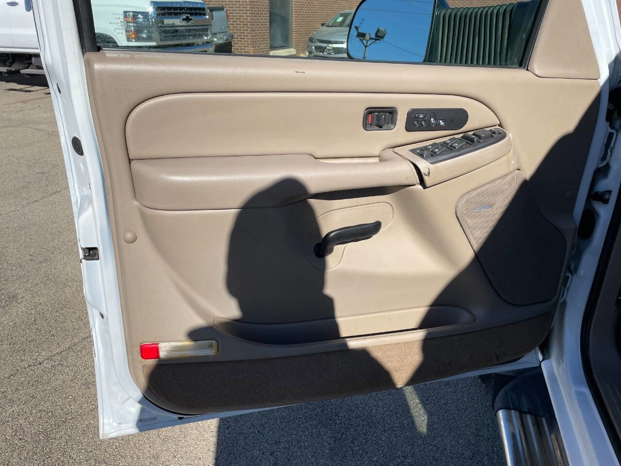 Used 2005 GMC Sierra 3500 SLT w/ Heavy-Duty Power Package image 17