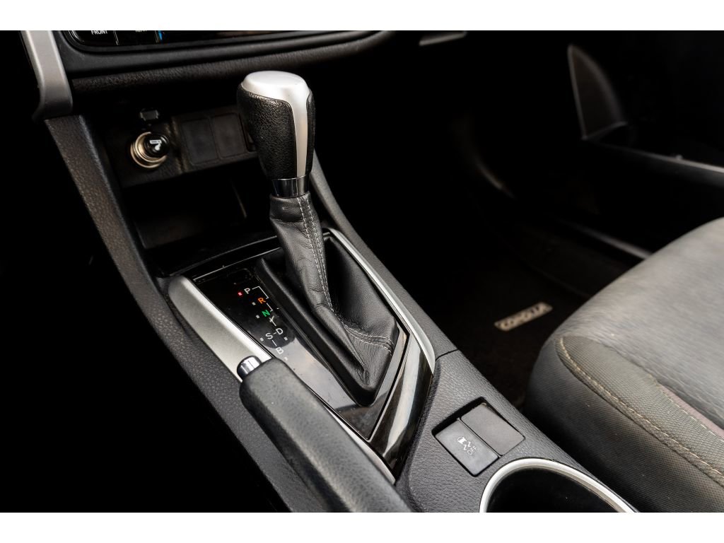 Used 2017 Toyota Corolla LE w/ Carpet Mat Package (TMS) image 29