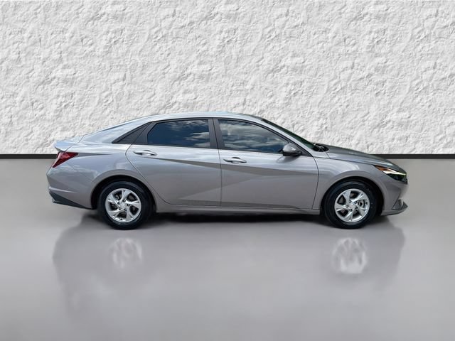 Used 2021 Hyundai Elantra SE FWD image 2