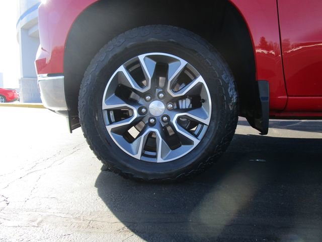 Used 2022 Chevrolet Silverado 1500 LT AWD/4WD image 2