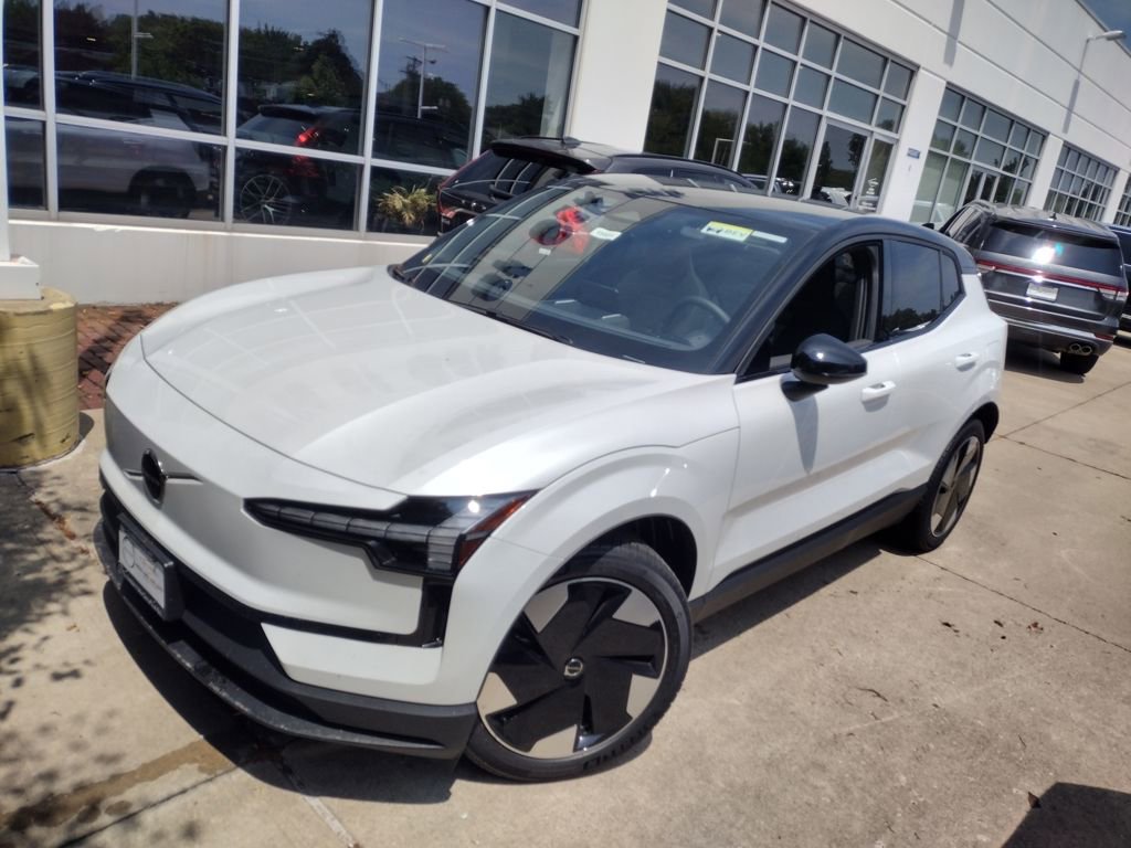 New 2025 Volvo EX30 Plus image 2