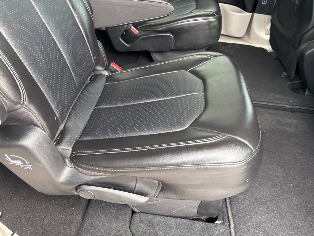 Used 2024 Chrysler Pacifica Touring-L image 25