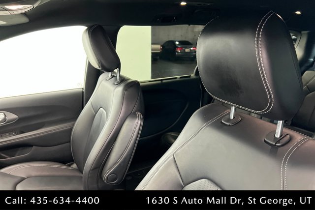 Used 2025 Chrysler Pacifica Select FWD image 16