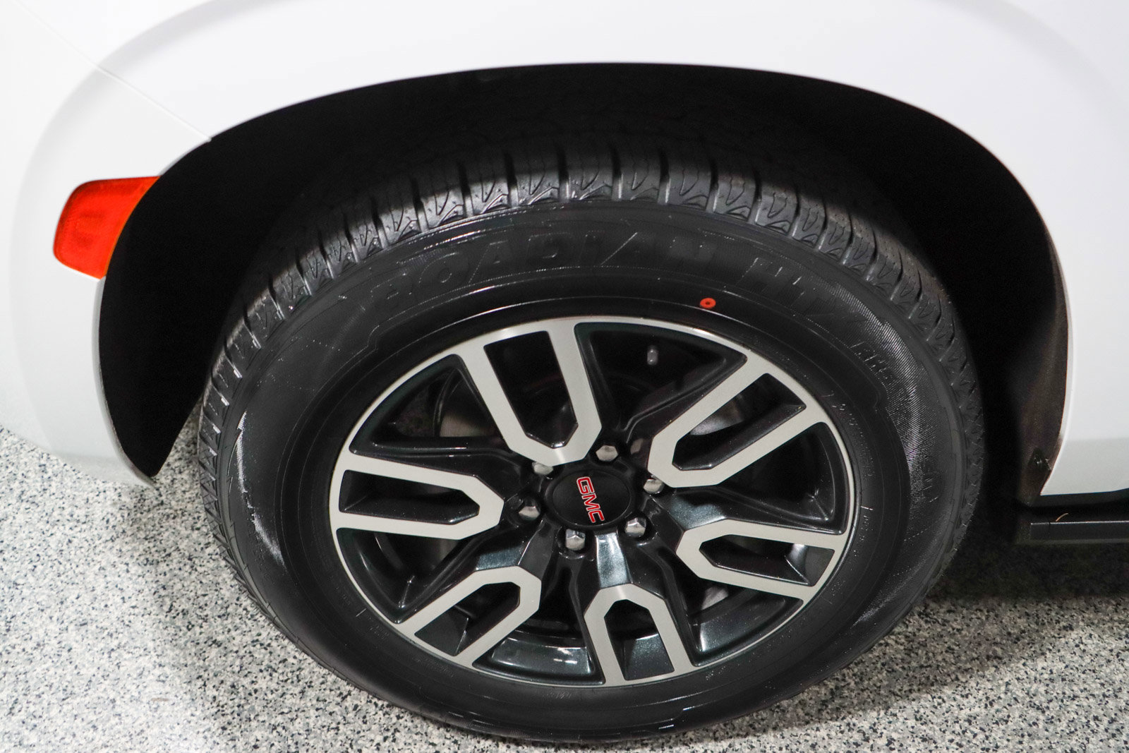 Used 2023 GMC Yukon XL AT4 image 11