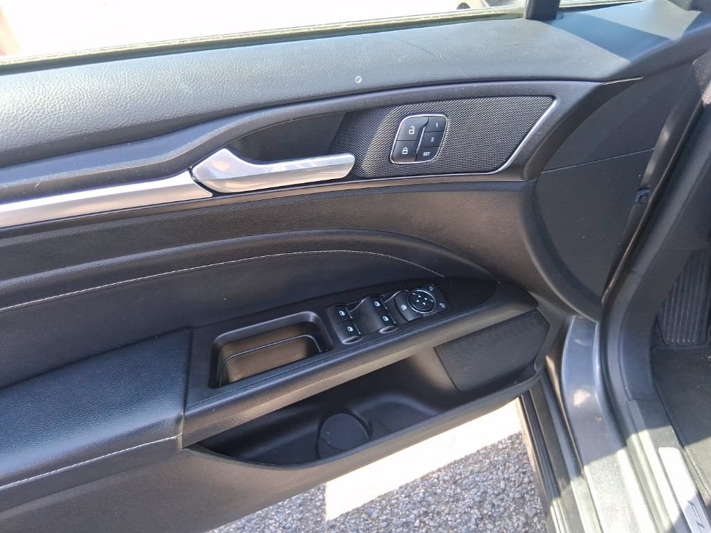 Used 2017 Ford Fusion Titanium FWD image 12
