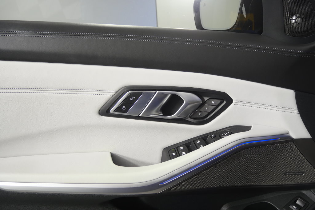Used 2022 BMW M3 RWD image 17