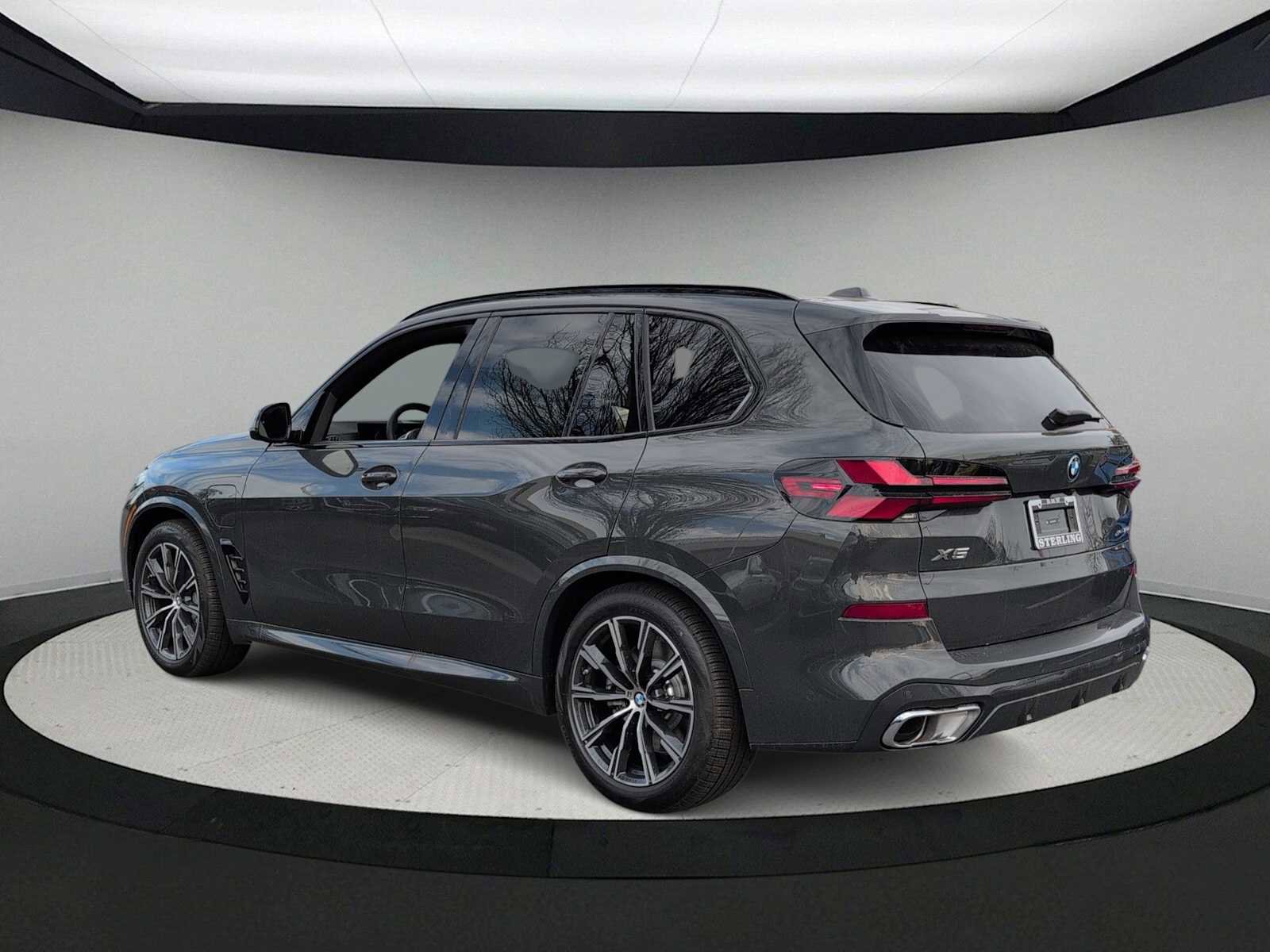Used 2026 BMW X5 xDrive50e w/ M Sport Package image 6