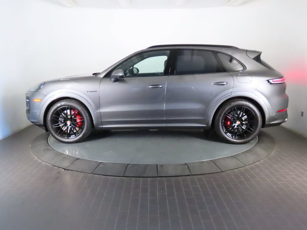 Certified 2026 Porsche Cayenne S AWD/4WD image 2