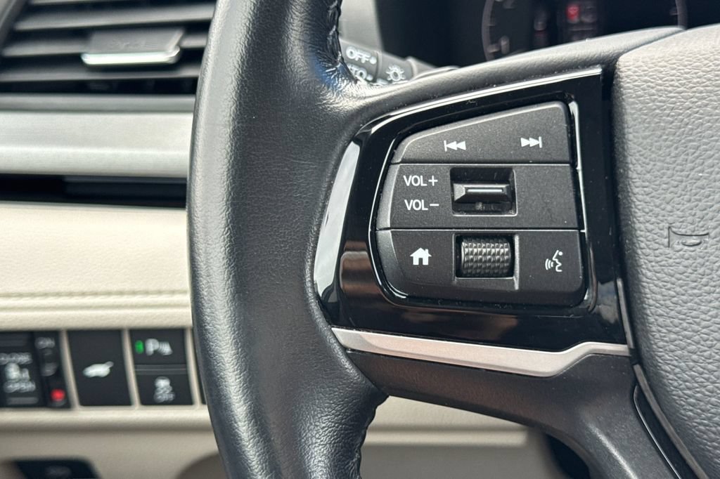 Certified 2025 Honda Odyssey Touring image 32