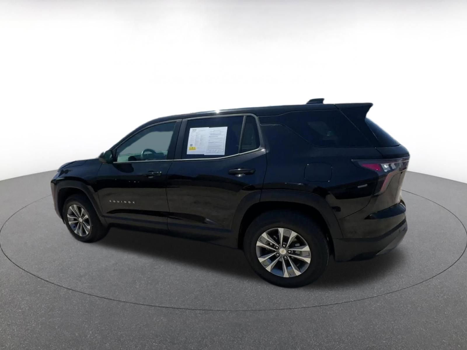 Used 2025 Chevrolet Equinox LT FWD image 10