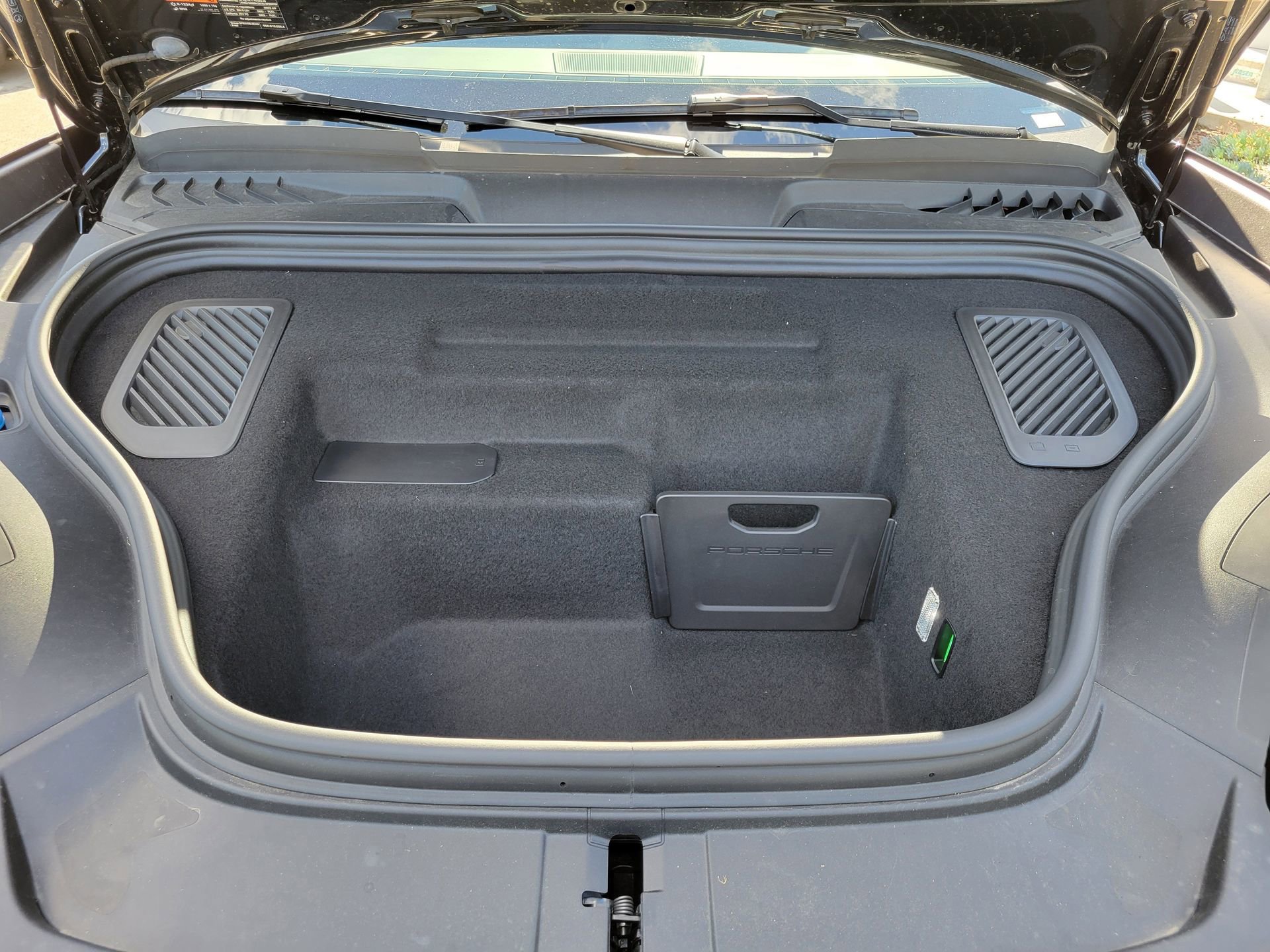 Used 2025 Porsche Macan Electric image 35