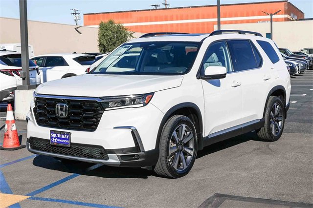 Used 2023 Honda Pilot Elite image 3
