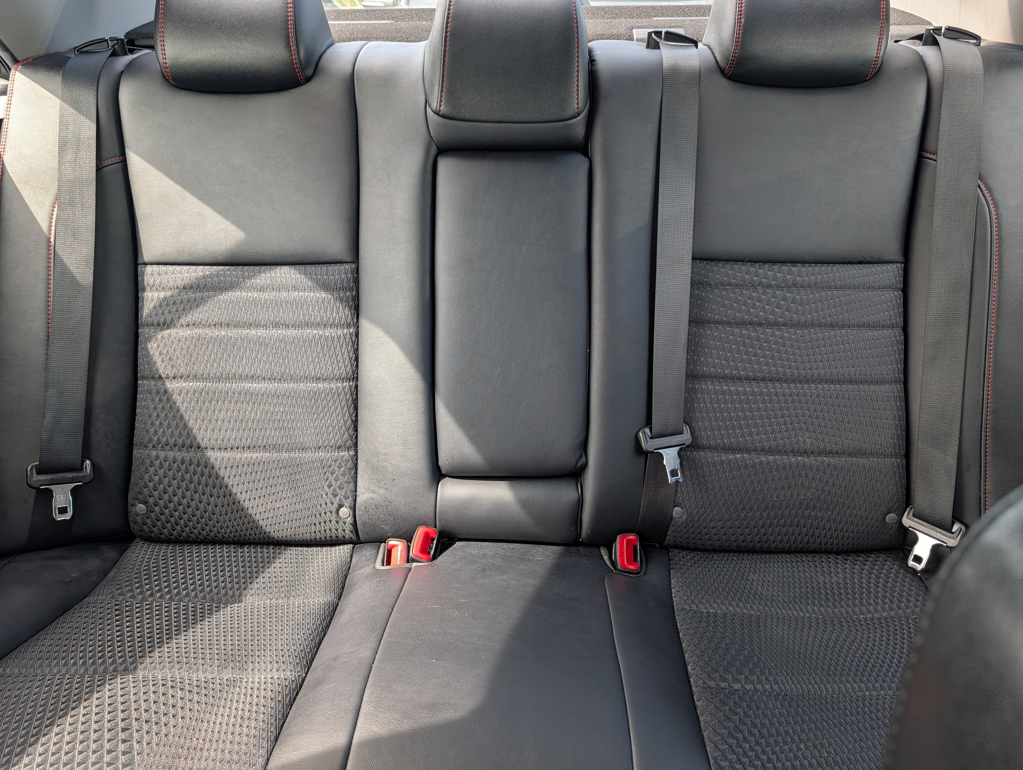 Used 2015 Toyota Camry SE FWD image 13