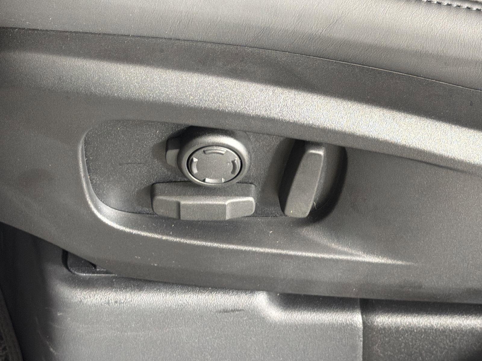 New 2026 Land Rover Defender 110 S image 23