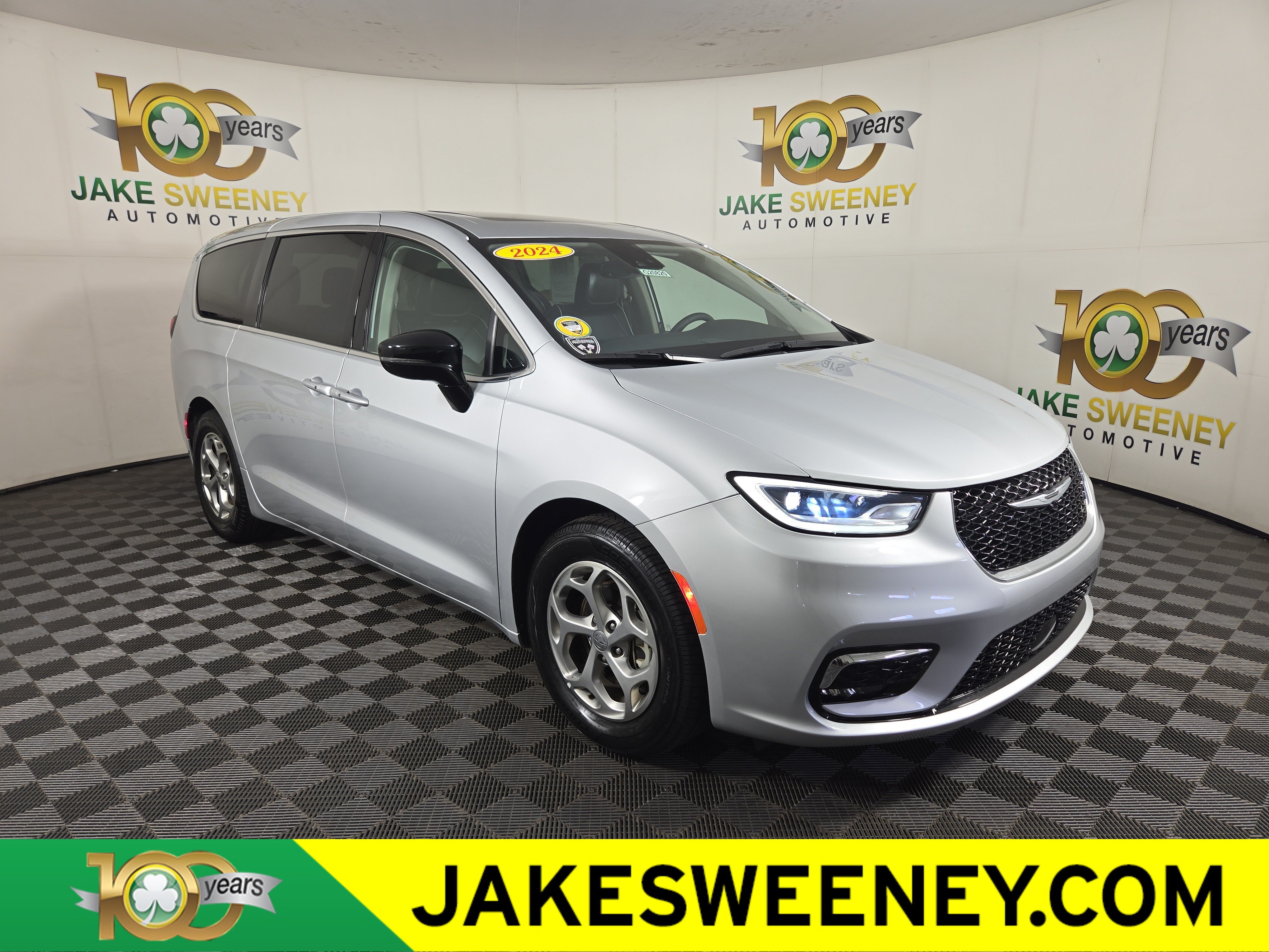 Used 2024 Chrysler Pacifica Limited