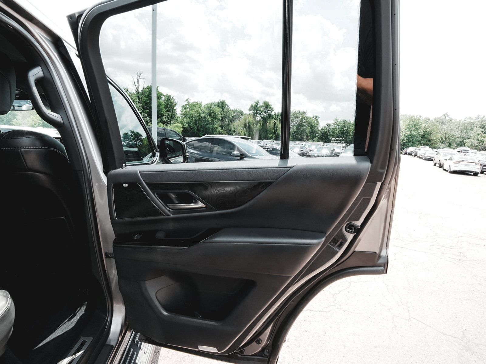 Used 2022 Lexus LX 600 4WD w/ Appearance Package image 11
