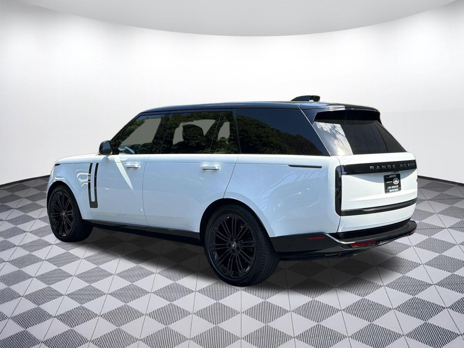Certified 2022 Land Rover Range Rover Long Wheelbase SE AWD/4WD image 3