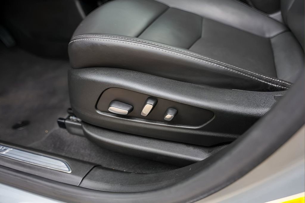 Used 2024 Cadillac XT5 Premium Luxury image 8