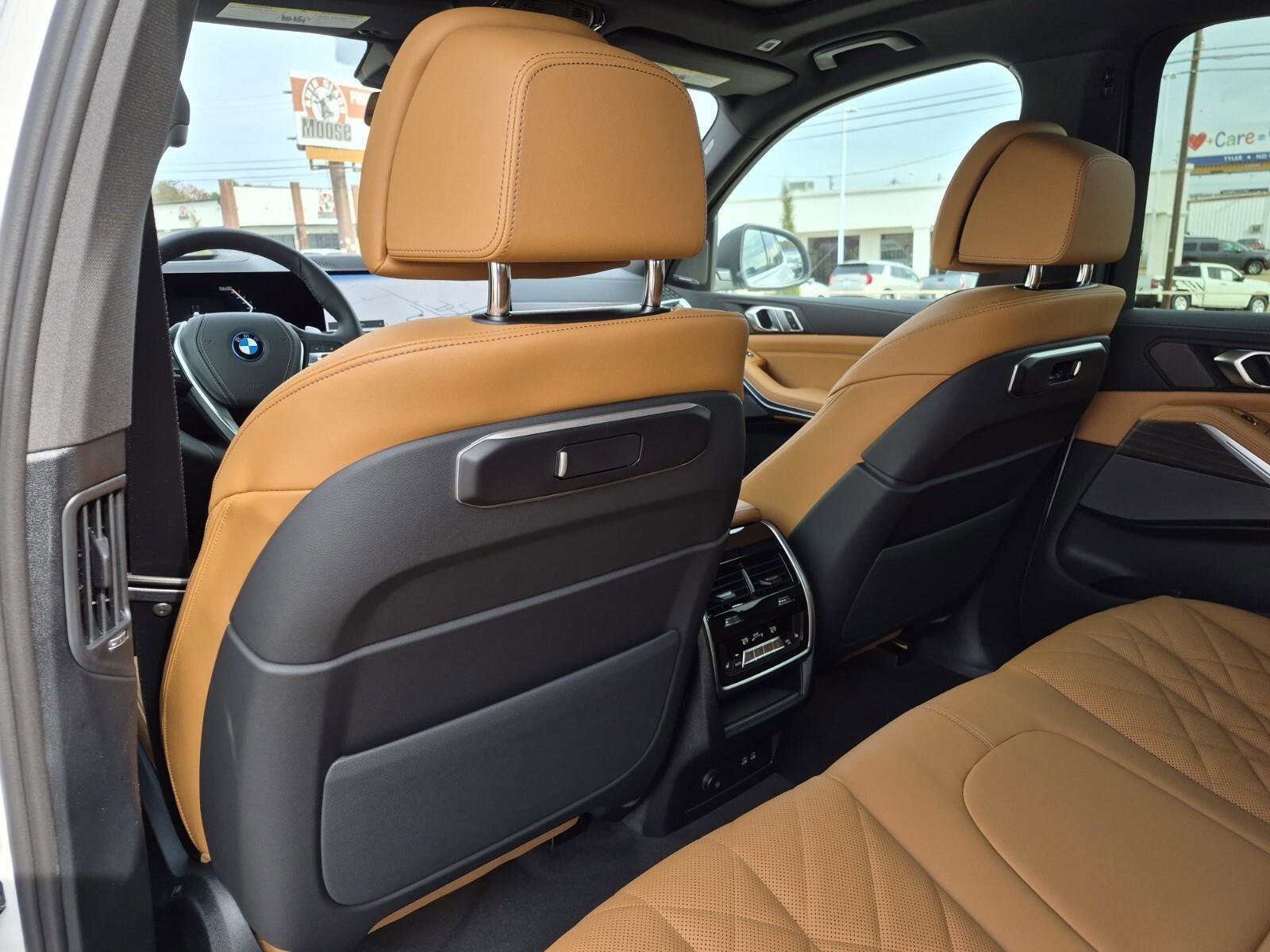 New 2026 BMW X5 xDrive50e w/ Climate Comfort Package image 30