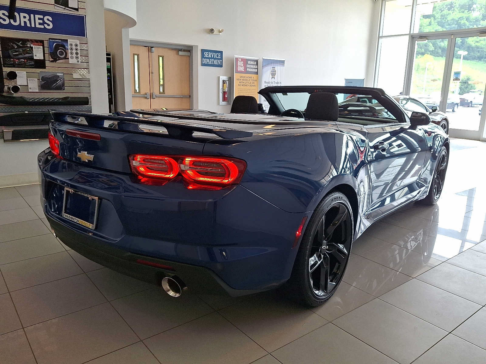 Used 2020 Chevrolet Camaro LT RWD image 6