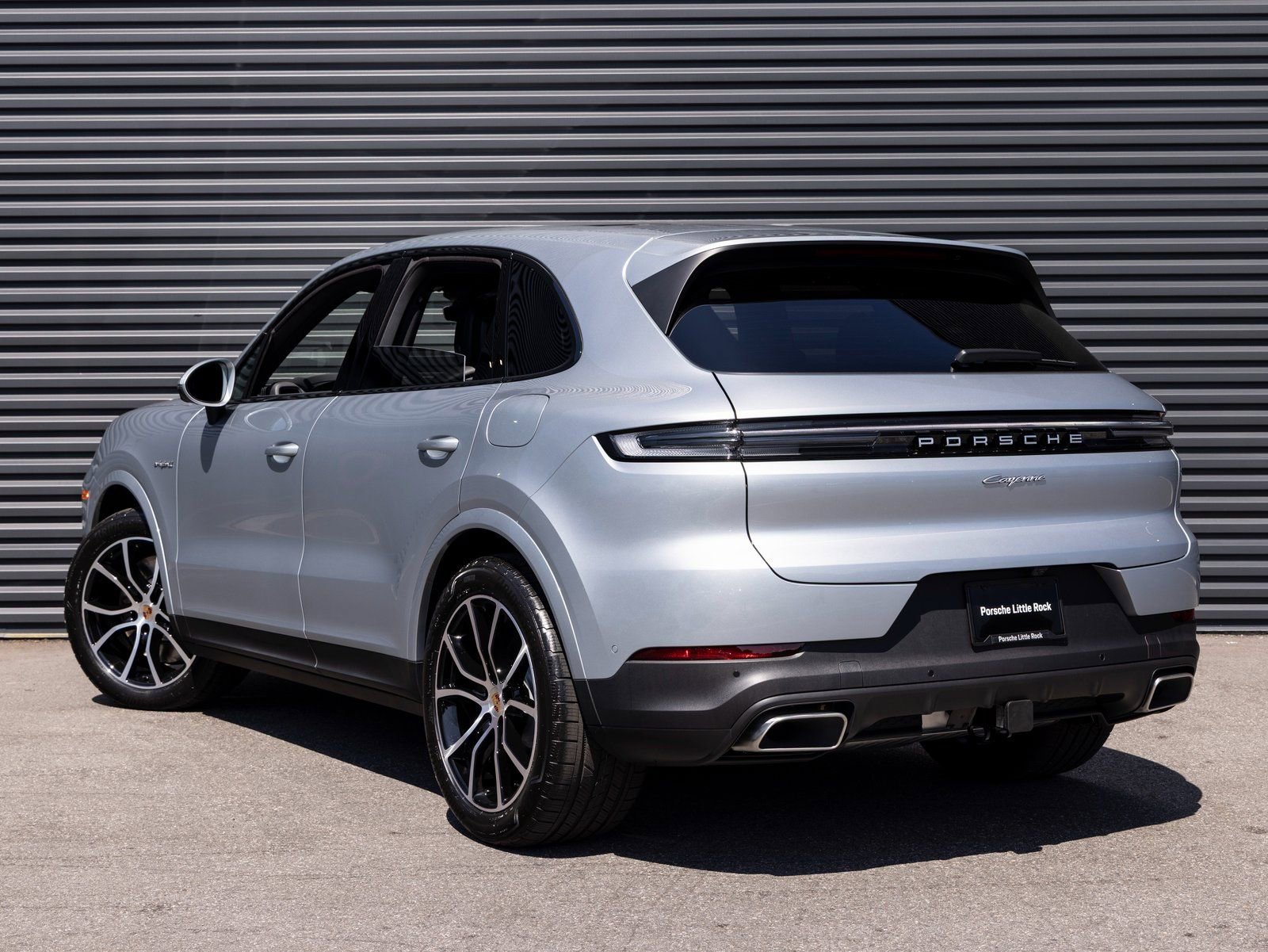 Certified 2025 Porsche Cayenne E-Hybrid image 3
