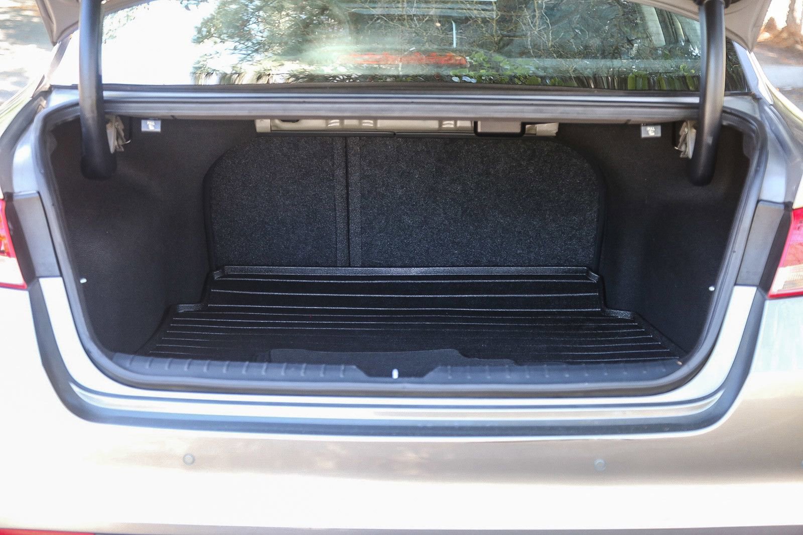 Used 2018 Kia Optima LX w/ 17" Alloy Wheels Package image 24