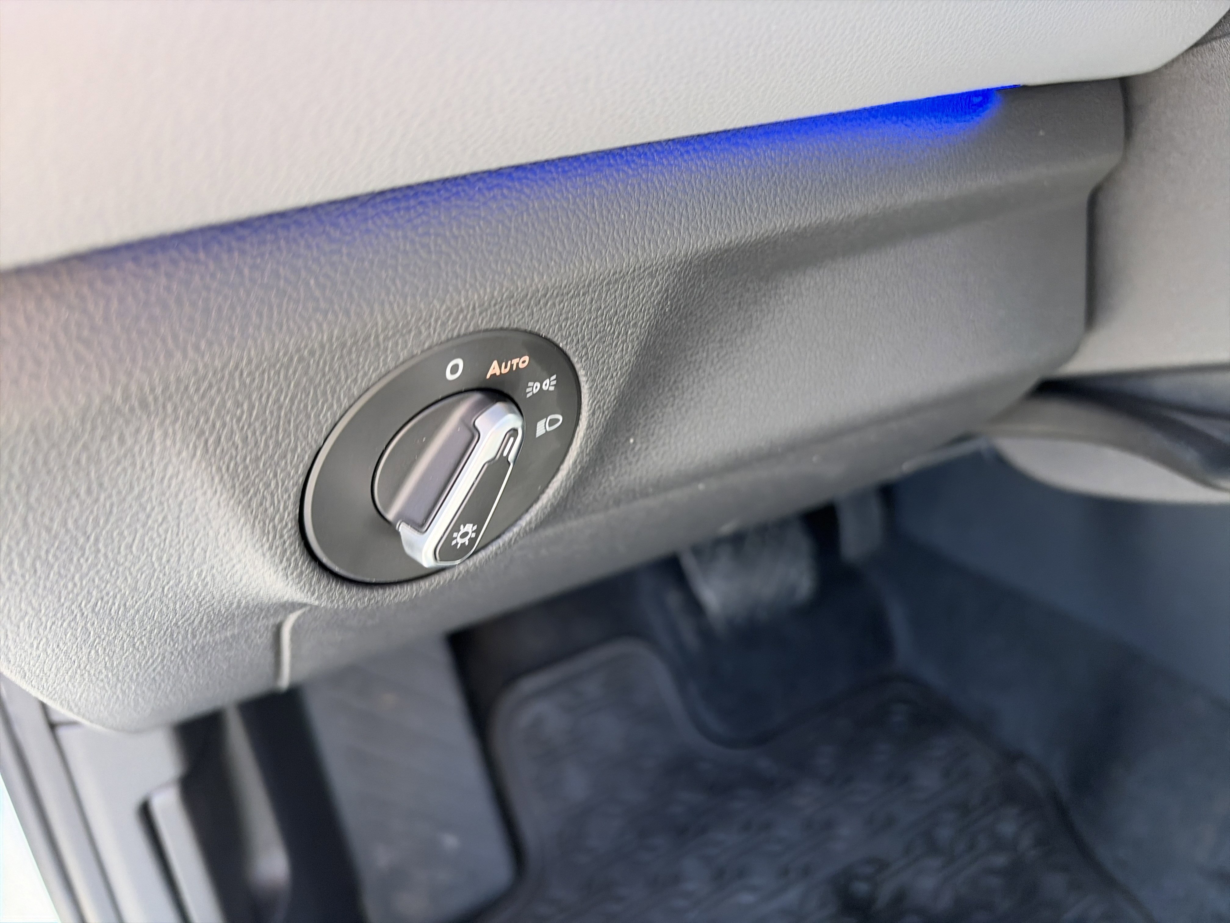 Used 2025 Volkswagen Jetta SEL image 19