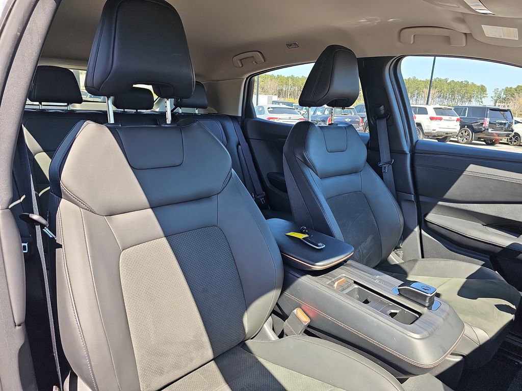 Used 2024 Nissan Ariya AWD image 13