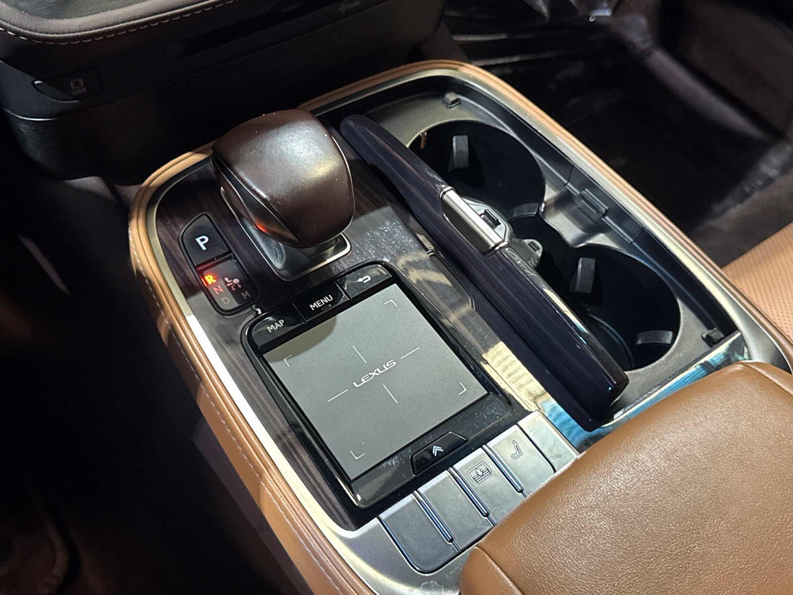 Used 2018 Lexus LS 500 w/ Accessory Package (Z2) RWD image 31