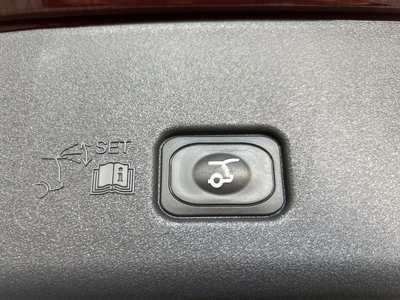 Used 2024 Lincoln Nautilus Reserve image 13