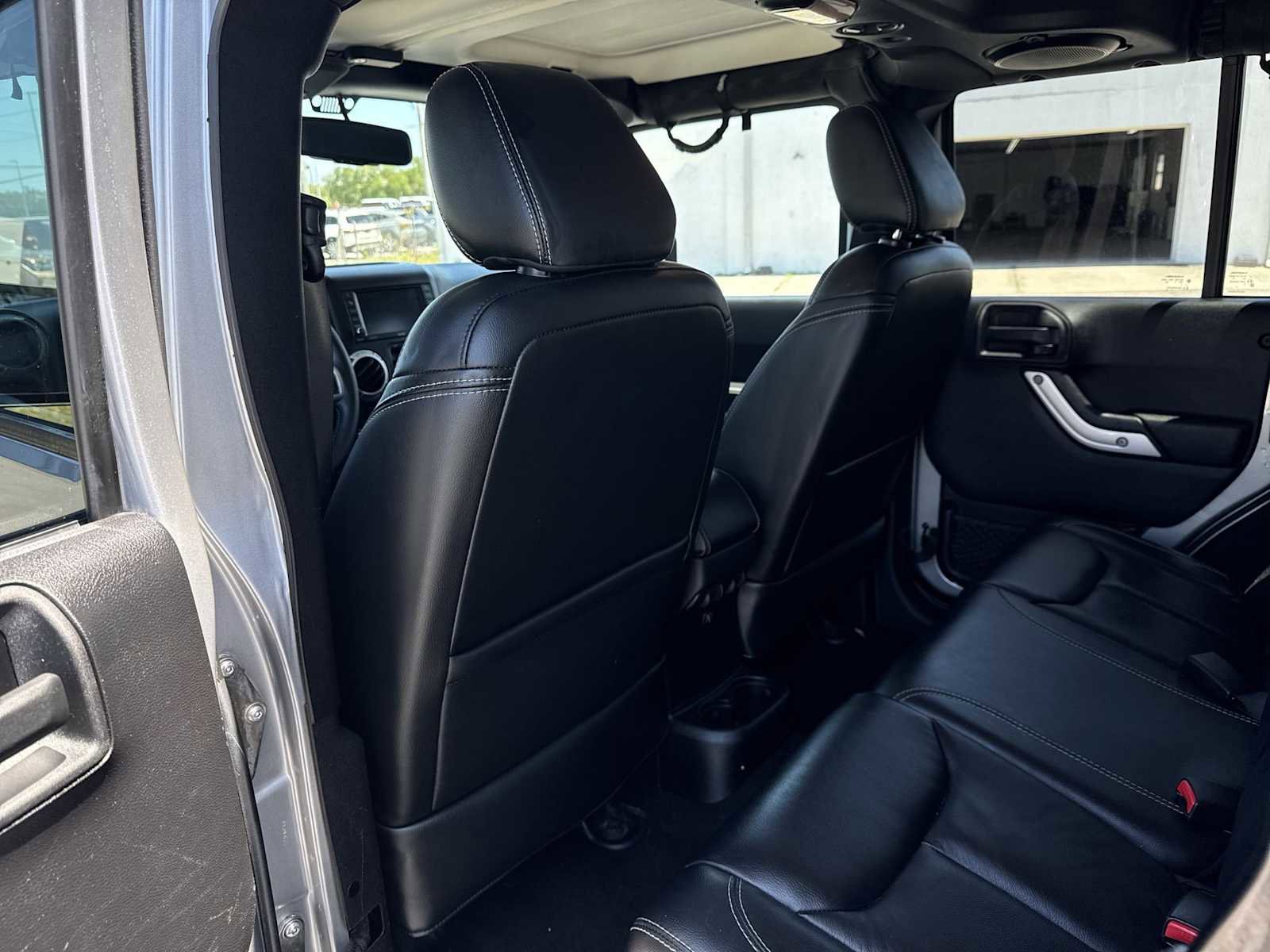 Used 2014 Jeep Wrangler Unlimited Rubicon AWD/4WD image 17